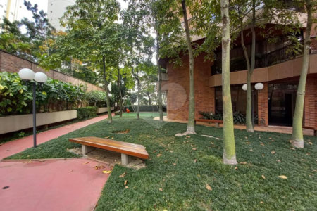 Duplex à venda com 6 quartos, sendo 4 suítes,  em Vila Andrade, São Paulo, SP