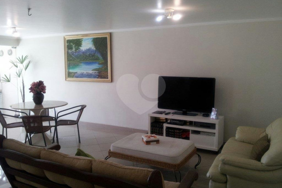 Casa à venda com 4 quartos, sendo 2 suítes, no condomínio Travessa Mário Antônio Correia,174, São Paulo - SP