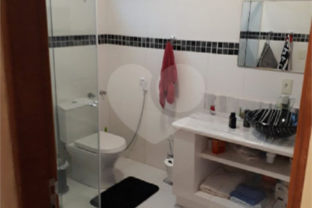 Sobrado à venda com 5 quartos, sendo 3 suítes, em Campos de Atibaia, Atibaia, SP