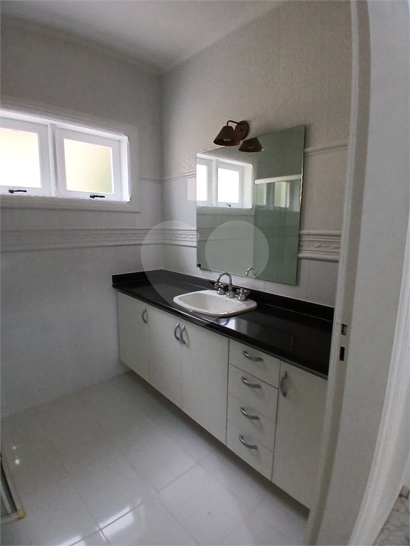 Casa à venda com 4 quartos, sendo 2 suítes, no condomínio Flamboyant, Atibaia - SP