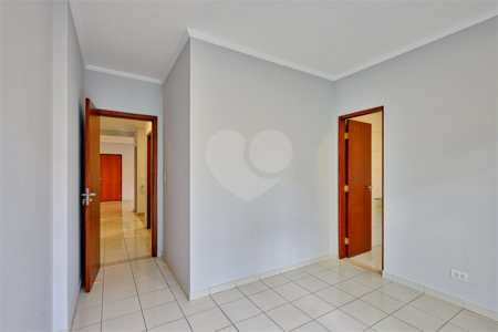 Casa à venda com 3 quartos, sendo 1 suíte, em Alto da Boa Vista, São Paulo, SP