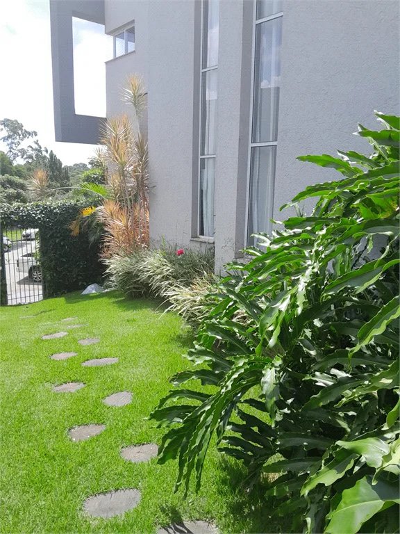 Casa à venda com 3 suítes em Moinho Velho, Cotia, SP