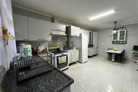 Casa à venda com 4 quartos, sendo 2 suítes, em Vila Rosália, Guarulhos, SP