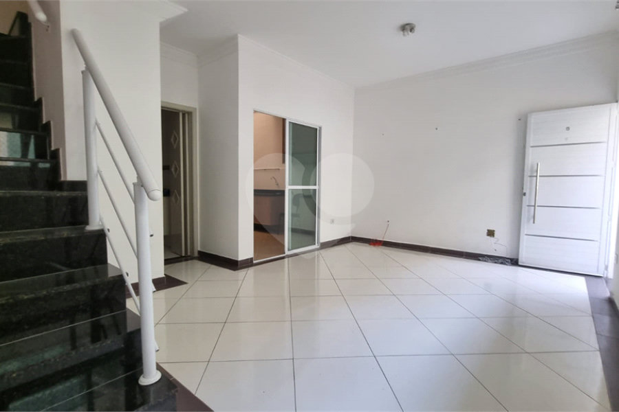 Casa à venda com 3 quartos, sendo 1 suíte,  no condomínio Rafaela I, São Paulo - SP