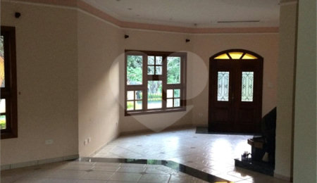 Casa à venda com 4 quartos, sendo 2 suítes, no condomínio Flamboyant, Atibaia - SP