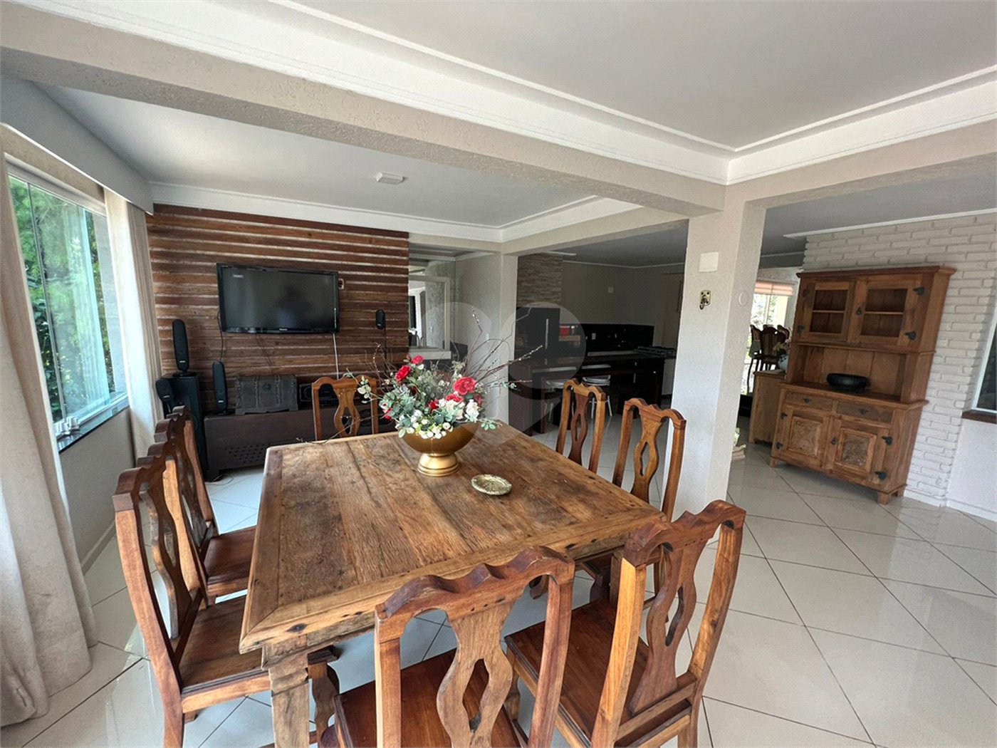 Casa à venda com 6 quartos, sendo 5 suítes, no condomínio Alpes da Cantareira, Mairiporã - SP