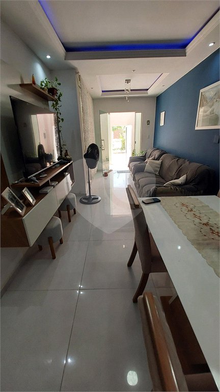 Casa à venda com 4 quartos, sendo 2 suítes, no condomínio Vivendas do Mendanha, Rio de Janeiro - RJ