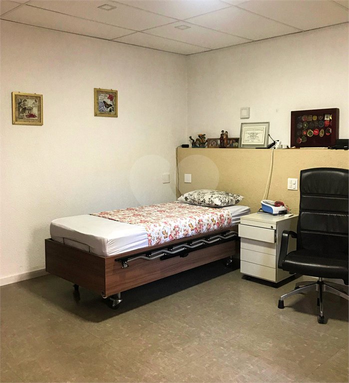 Casa à venda com 4 quartos, sendo 1 suíte,  em Vila Olímpia, São Paulo, SP