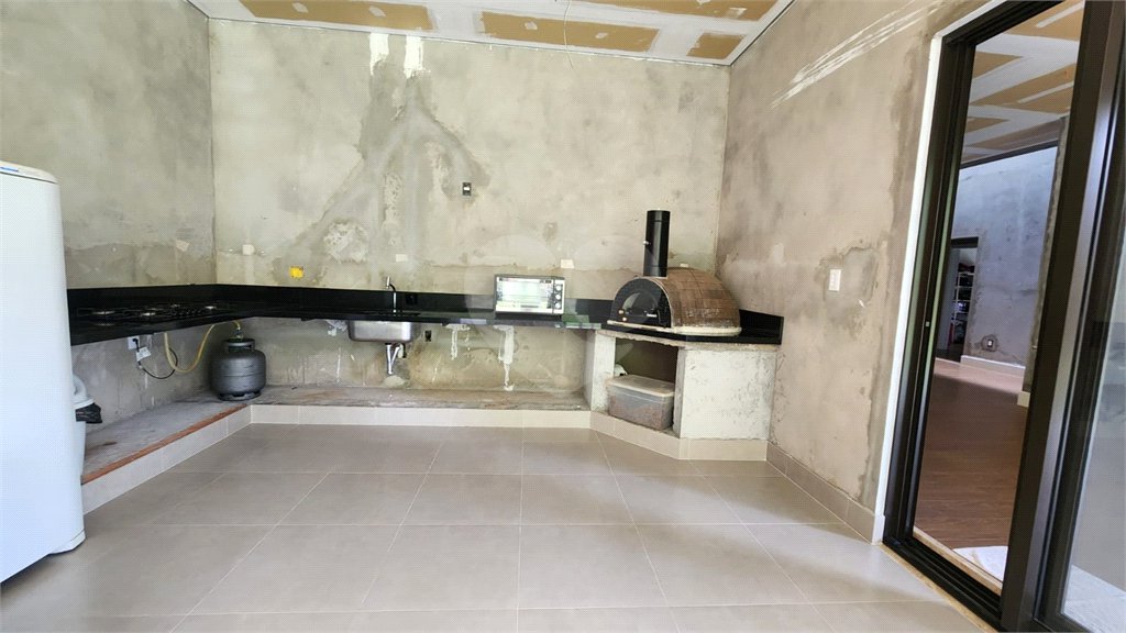 Casa à venda com 3 suítes no condomínio Residencial Jardim Primavera, Louveira - SP