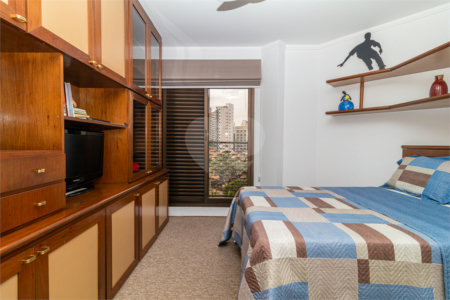 Apartamento à venda com 4 quartos, sendo 2 suítes, em Campo Belo, São Paulo, SP