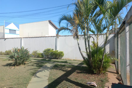 Casa térrea para venda ou locação no Parque Estancia Suíça.