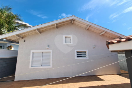 Casa à venda com 3 quartos, sendo 2 suítes, no condomínio Terras de São Francisco, Vinhedo - SP