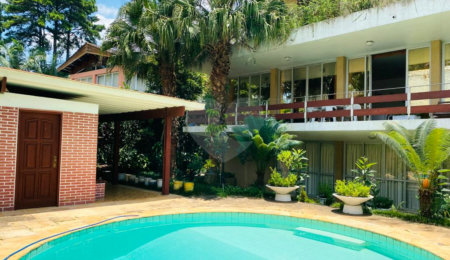 Casa à venda com 4 quartos, sendo 2 suítes, em Interlagos, São Paulo, SP
