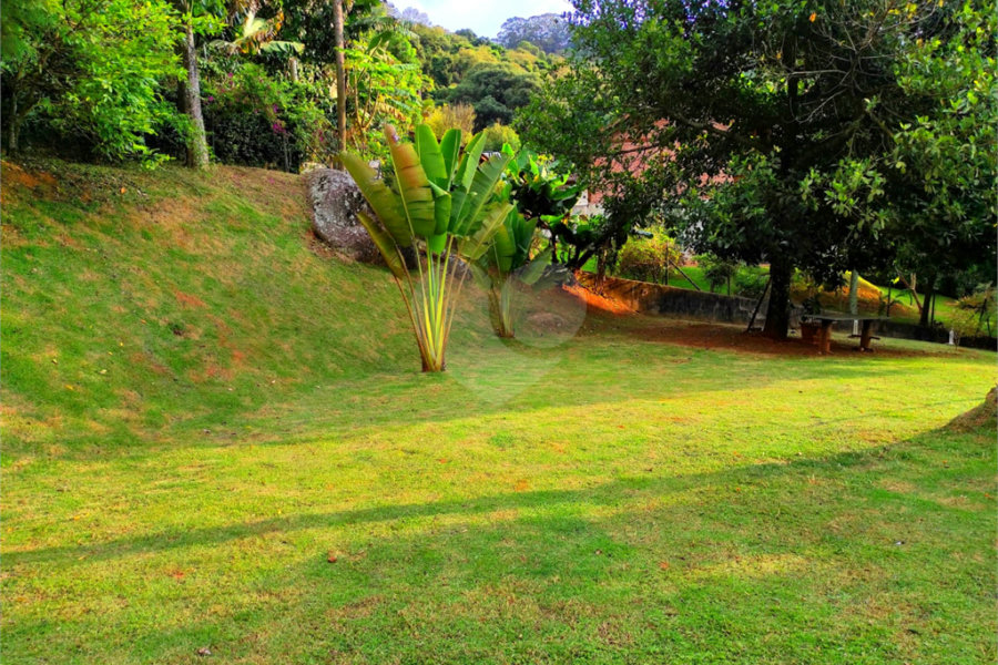 Sobrado à venda com 3 quartos, sendo 1 suíte, em Serra da Cantareira, Mairiporã, SP