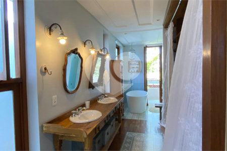 Casa à venda com 1 quarto, sendo 3 suítes, no Centro, Porto Seguro, BA