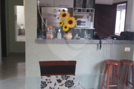 Casa Térrea à venda com 4 quartos, sendo 1 suíte,  em Vila Oliveira, Mogi das Cruzes, SP