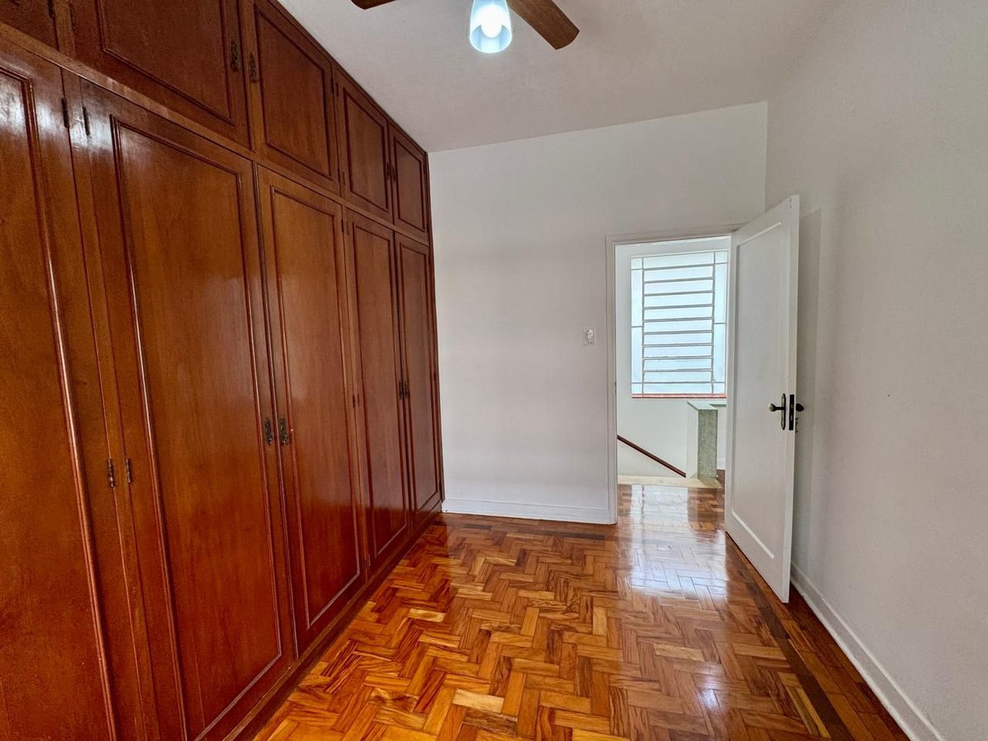 CASA AMPLA COM QUINTAL  150m² - 1.799.000,00 - Aparecida - Santos/SP