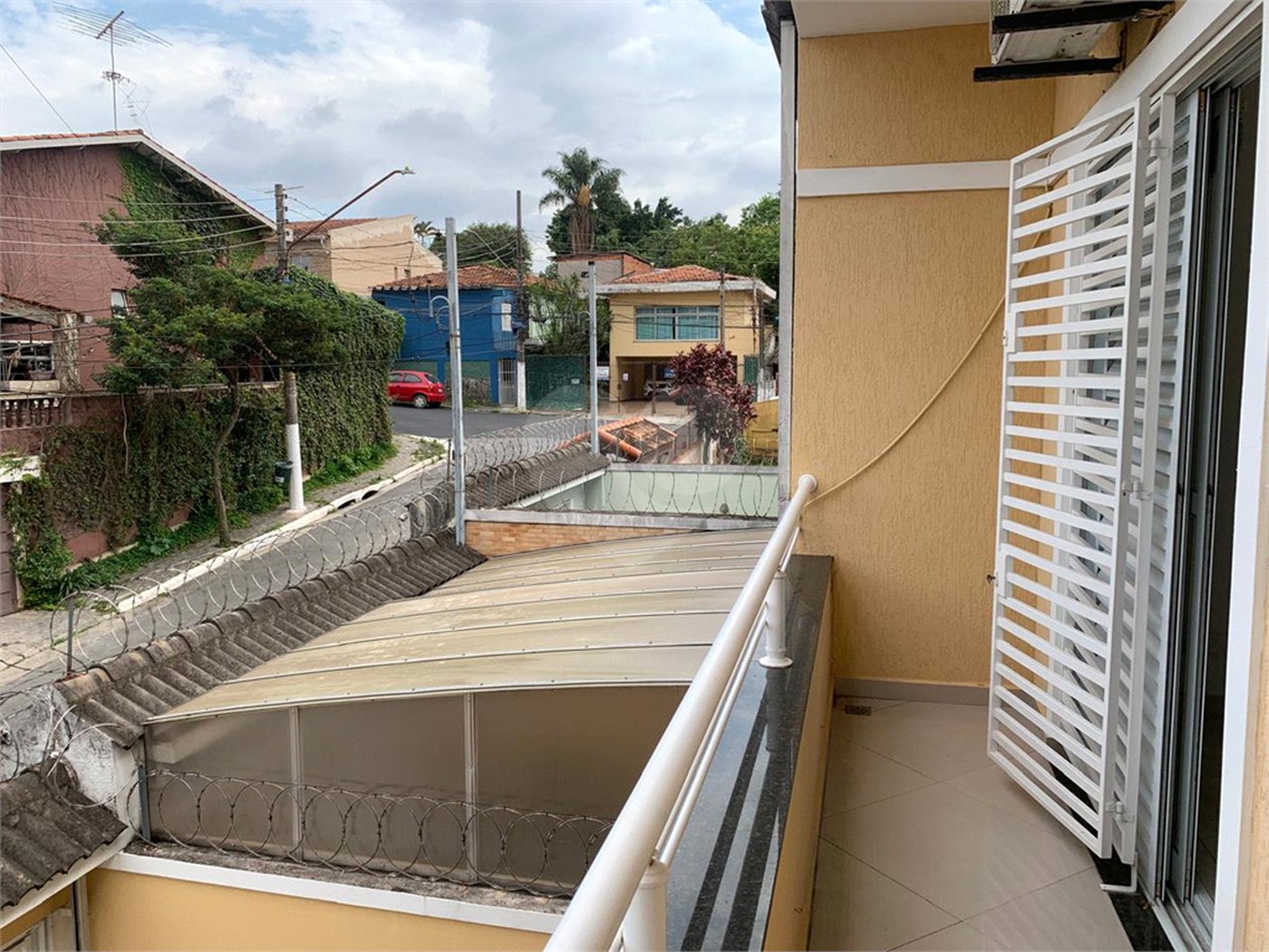 Sobrado à venda com 4 quartos, sendo 1 suíte, em Vila Campo Grande, São Paulo, SP