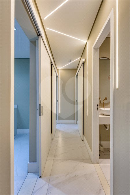 Casa à venda ou para alugar com 12 quartos, sendo 2 suítes, em Alto da Boa Vista, São Paulo, SP