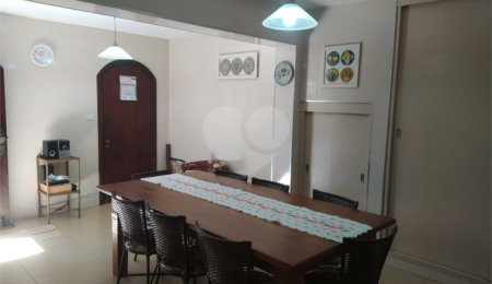 Casa à venda ou para alugar com 3 quartos, sendo 1 suíte,  em Estação, São Roque, SP