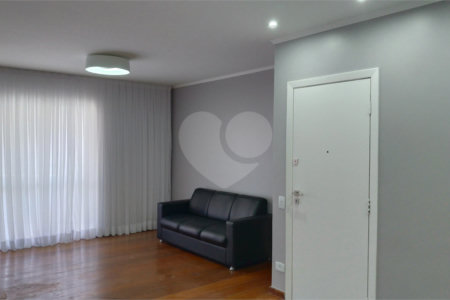 Cobertura à venda com 4 quartos, sendo 3 suítes,  em Vila Andrade, São Paulo, SP