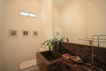 Casa à venda com 4 quartos, sendo 2 suítes, no condomínio Melbourne Residence, São Paulo - SP