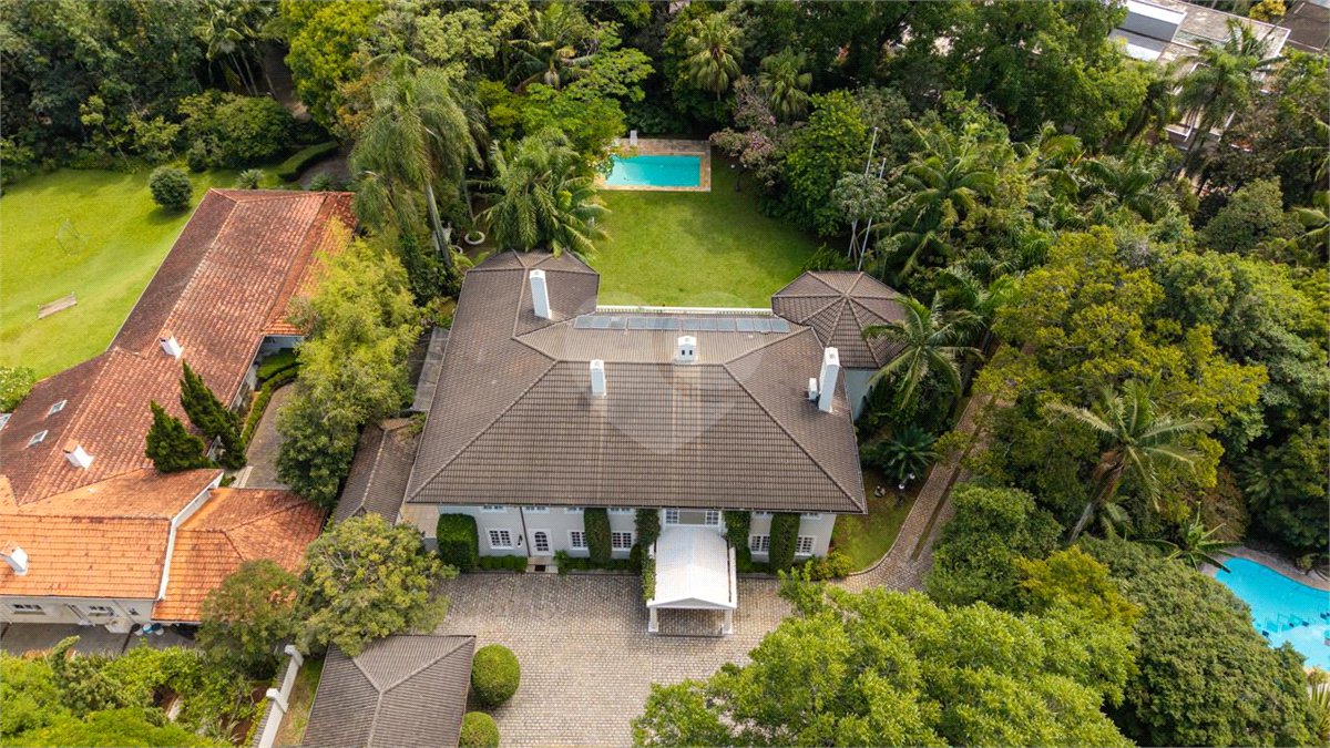 Casa à venda com 5 suítes no condomínio Chácara Flora, São Paulo - SP