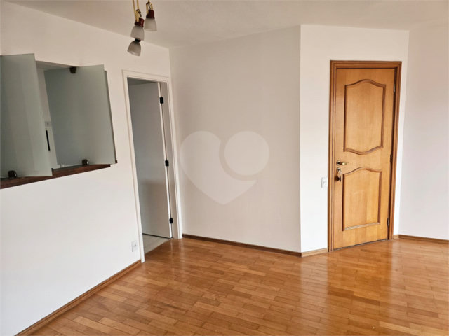Apartamento para alugar com 3 quartos, sendo 1 suíte,  em Alto da Boa Vista, São Paulo, SP