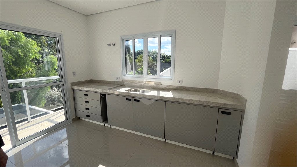 Sobrado à venda ou para alugar com 3 suítes em Vila Thais, Atibaia, SP