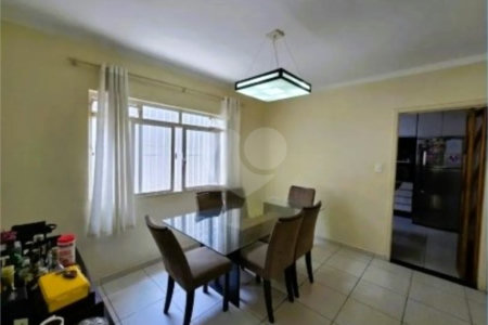 Sobrado à venda com 3 quartos, sendo 1 suíte, em Jardim Centenário, São Paulo, SP