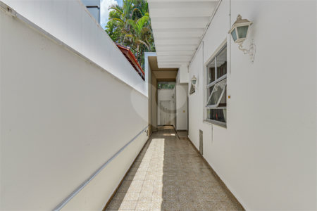 Casa de Vila à venda com 4 quartos, sendo 3 suítes,  em Alto da Boa Vista, São Paulo, SP