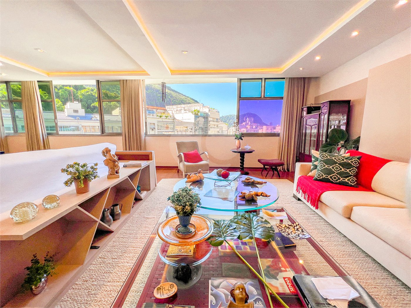 Apartamento à venda com 4 quartos, sendo 1 suíte, em Copacabana, Rio de Janeiro, RJ