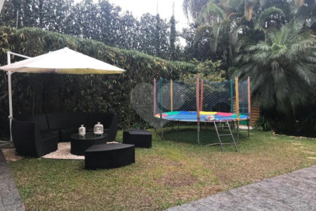 Casa à venda com 5 quartos, sendo 2 suítes,  em Jardim Everest, São Paulo, SP