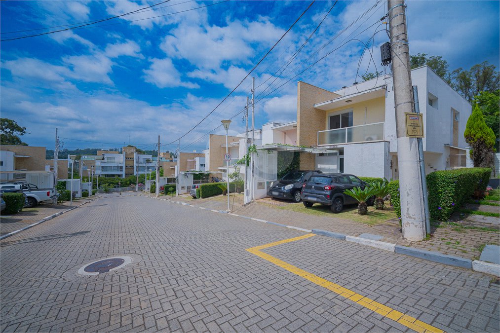 Casa à venda com 3 quartos, sendo 1 suíte,  no condomínio Queluz Vita - Casas, Cotia - SP