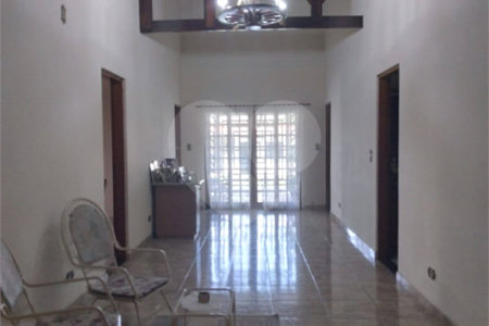Casa à venda com 4 quartos, sendo 3 suítes,  em Vila Áurea, Poá, SP