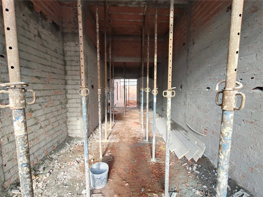 Casa à venda com 3 quartos, sendo 1 suíte, no condomínio Lago dos Ipês, Itapetininga - SP