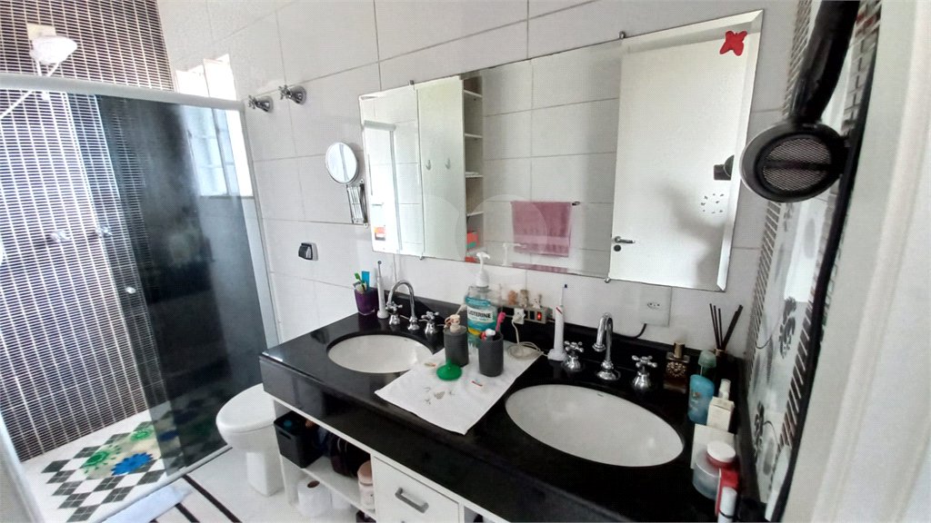 Sobrado à venda com 3 quartos, sendo 1 suíte, em Vila Gomes, São Paulo, SP