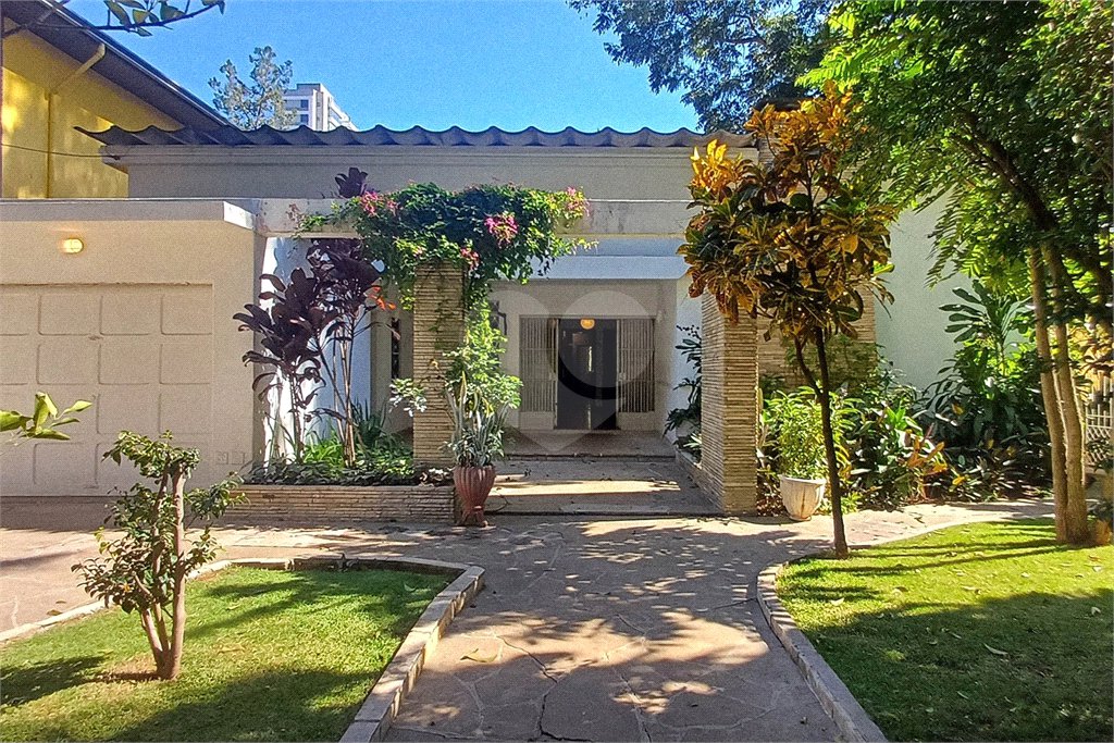Casa Térrea à venda com 4 quartos, sendo 1 suíte,  em Brooklin Velho, São Paulo, SP
