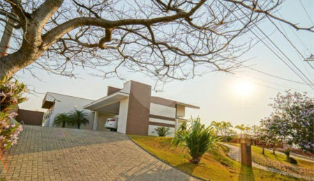 Casa à venda com 4 quartos, sendo 2 suítes,  no condomínio Residencial Jardim Primavera, Louveira - SP