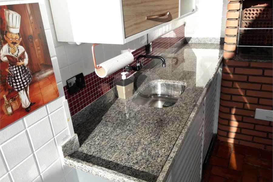 COBERTURA COM PISCINA E CHURRASQUEIRA NA CASA VERDE.