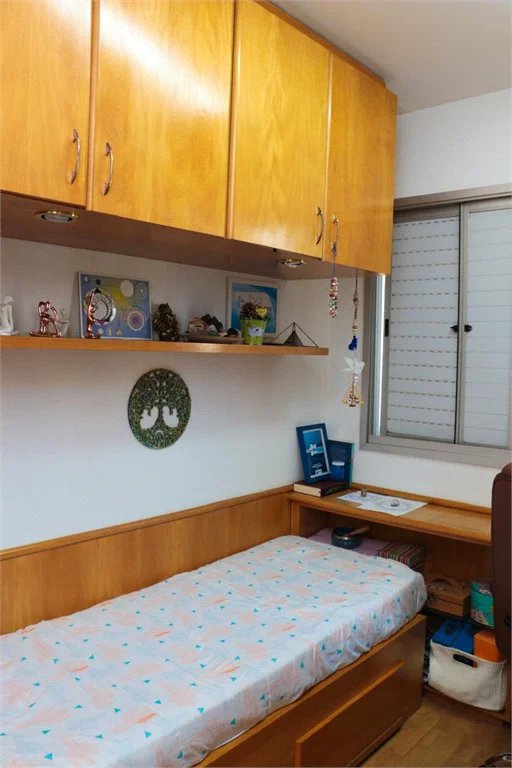 Apartamento à venda com 3 quartos, sendo 1 suíte,  em Vila Gomes, São Paulo, SP