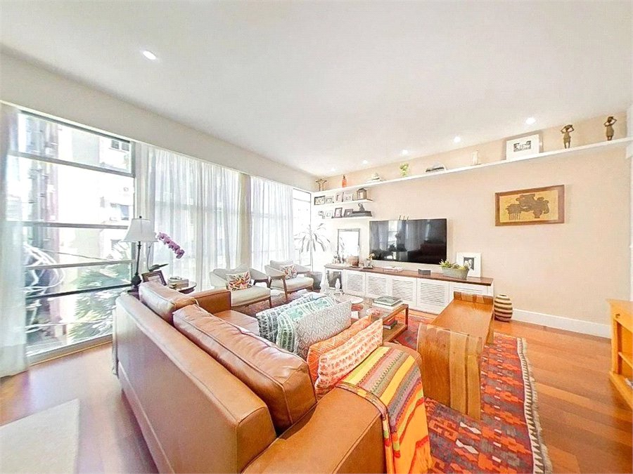 Apartamento à venda com 3 quartos, sendo 1 suíte, em Lagoa, Rio de Janeiro, RJ