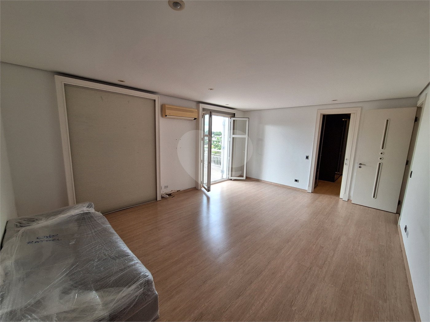 Casa à venda com 4 suítes no condomínio Villagio DI Sopra, São Paulo - SP