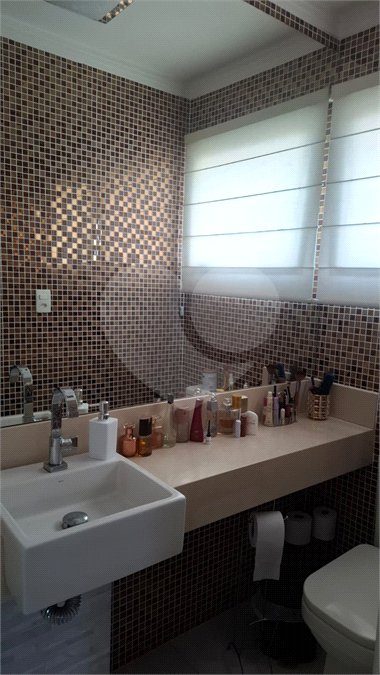 Casa à venda com 3 suítes no condomínio Villa das Flores, Mogi das Cruzes - SP