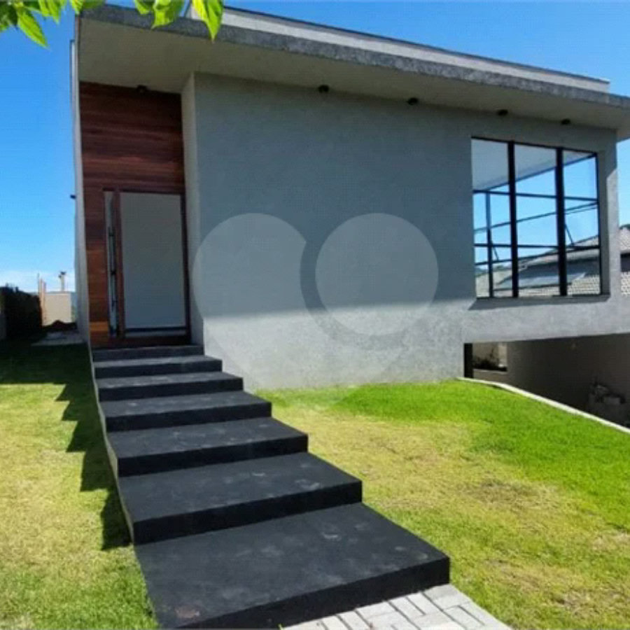 Casa à venda com 4 suítes no condomínio Figueira Garden, Atibaia - SP