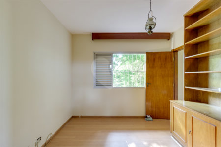 Casa à venda com 4 quartos, sendo 3 suítes, em Jardim Marajoara, São Paulo, SP