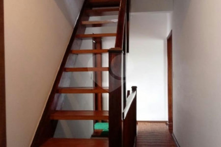 Sobrado à venda com 4 quartos, sendo 2 suítes, em Vila Nivi, São Paulo, SP