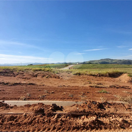 Lote de 600 m² com Potencial de Vista e Localização Reservada no Santana da Lapa – Joaquim Egídio