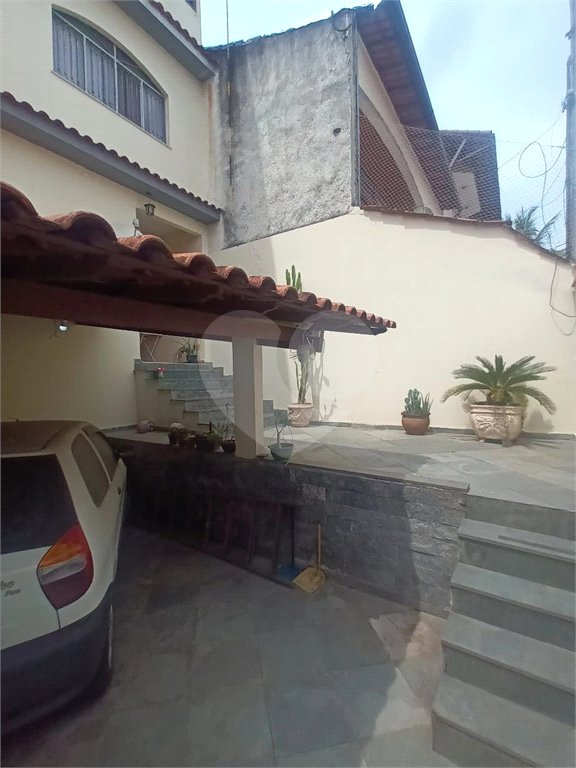 Casa à venda com 2 quartos, sendo 1 suíte, no condomínio Parque Central, Rio de Janeiro - RJ