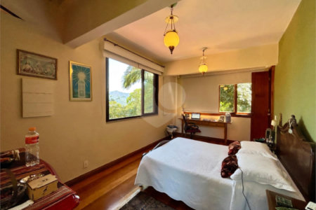 Casa à venda com 4 quartos, sendo 1 suíte, em Lagoa, Rio de Janeiro, RJ